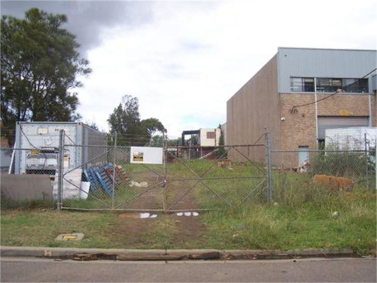 Click to view all images 41 Clapham Rd Regents Park NSW 2143 - Image 1