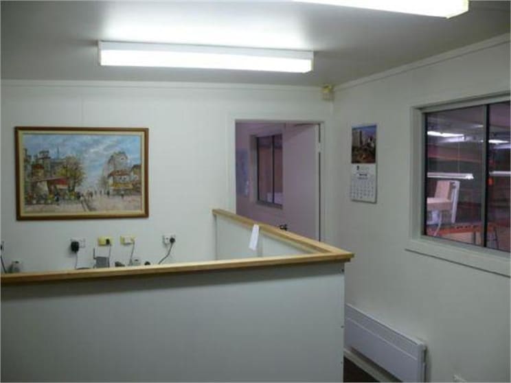 Click to view all images 2/163 Bamfield Road Heidelberg West VIC 3081 - Image 3