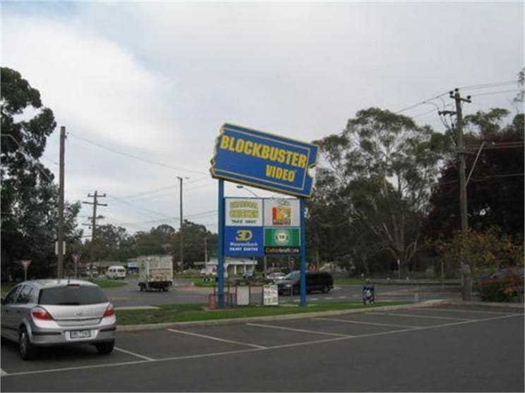 Click to view all images 191 Hull Rd Mooroolbark VIC 3138 - Image 3