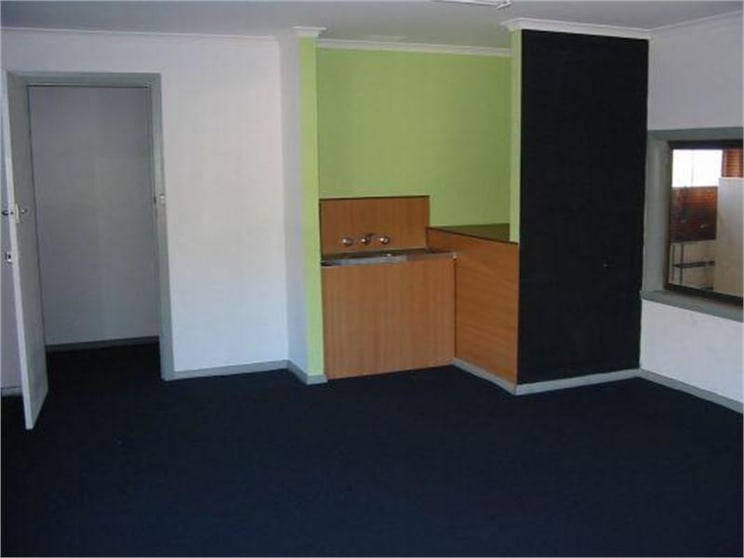 Click to view all images 70A Keilor Road Essendon VIC 3040 - Image 2