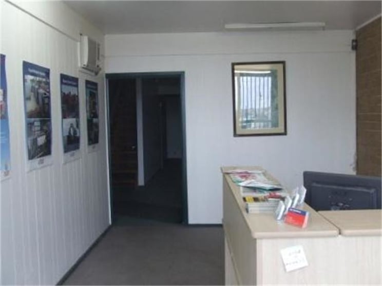 Click to view all images 2/12 Aileen Avenue Heidelberg West VIC 3081 - Image 3