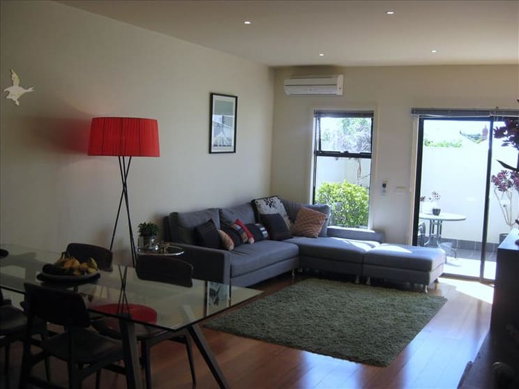 Click to view all images 3/98 Arthurton Road Northcote VIC 3070 - Image 2