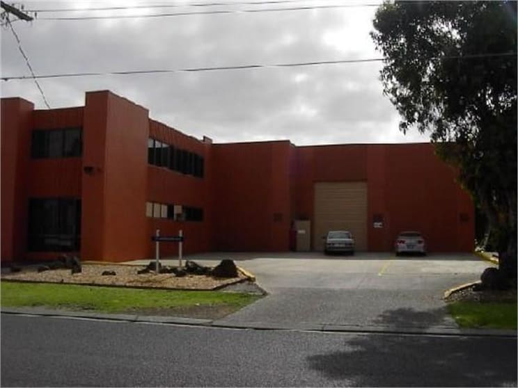 Click to view all images 11 Hinkler Road Mordialloc VIC 3195 - Image 1