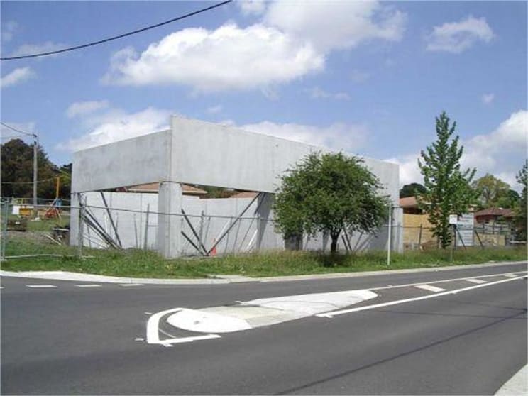 Click to view all images 1/4-6 Wheeler Street Berwick VIC 3806 - Image 2