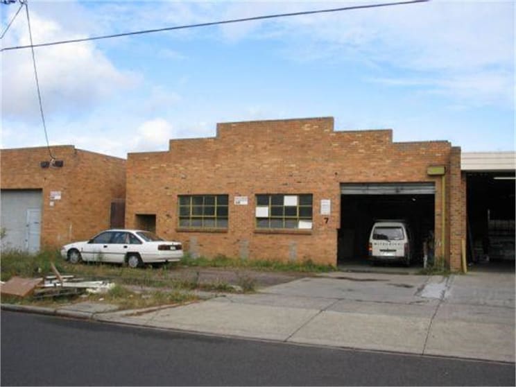 Click to view all images 8 Kylta Road Heidelberg West VIC 3081 - Image 2