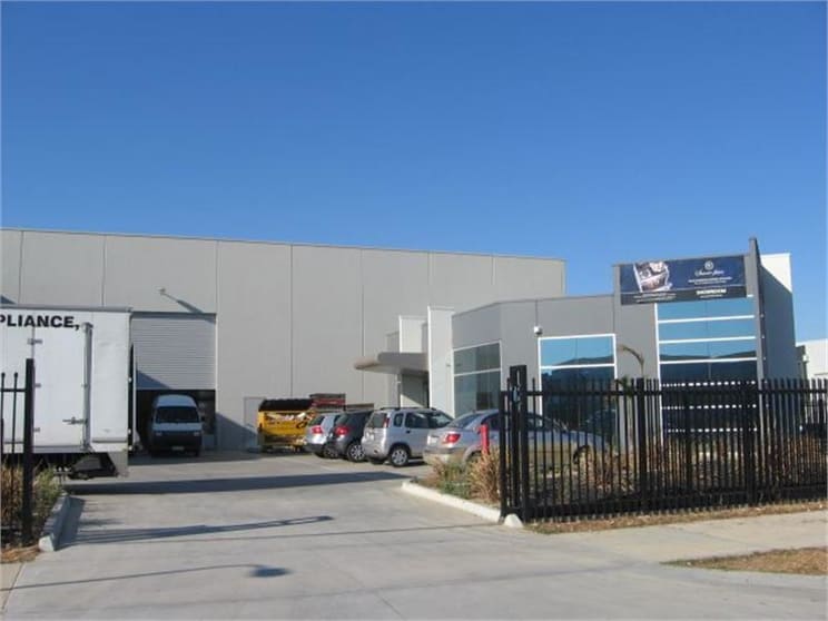 Click to view all images 17 Commercial Drive Lynbrook VIC 3975 - Image 1