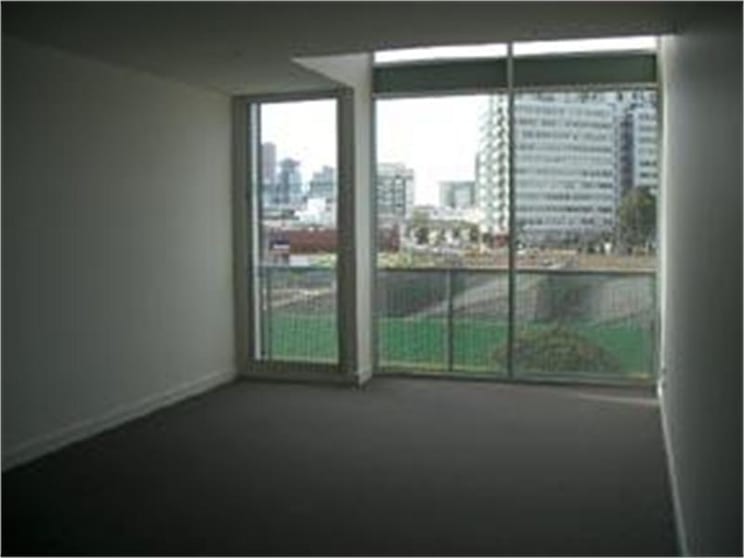 Click to view all images 6A Eastern Road South Melbourne VIC 3205 - Image 3