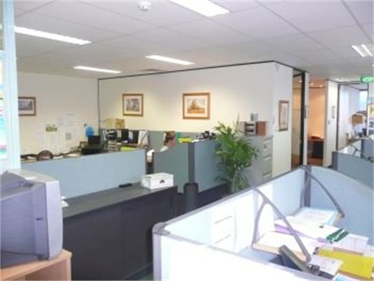 Click to view all images 28 Young Street Moonee Ponds VIC 3039 - Image 2