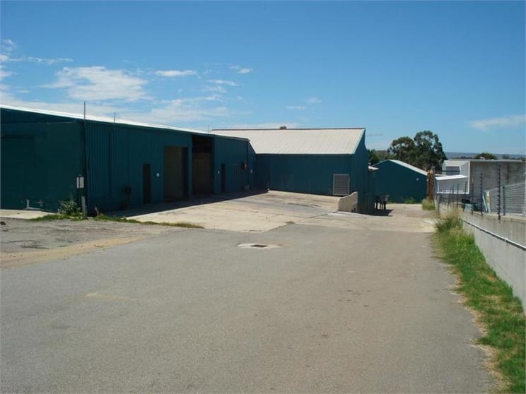 Click to view all images 101 Ewing Street Welshpool WA 6106 - Image 2