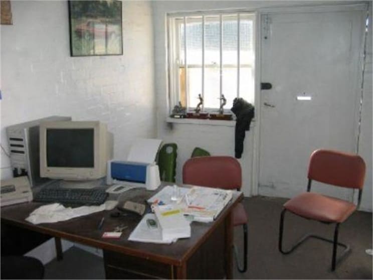 Click to view all images 1/11 Crissane Road Heidelberg West VIC 3081 - Image 2