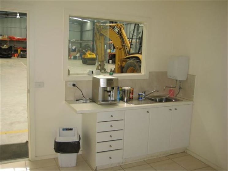Click to view all images 12-14 Hartwood Court Chelsea Heights VIC 3196 - Image 3