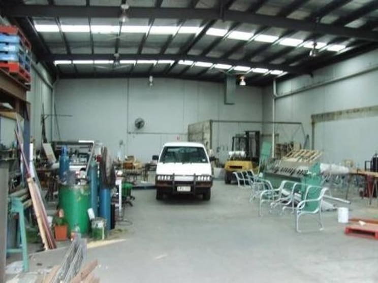 Click to view all images 27 Kolora Road Heidelberg West VIC 3081 - Image 2