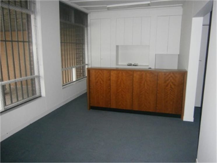 Click to view all images 12 Fink Street Preston VIC 3072 - Image 3