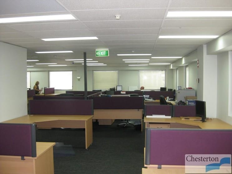Click to view all images Spring Hill QLD 4000 - Image 2
