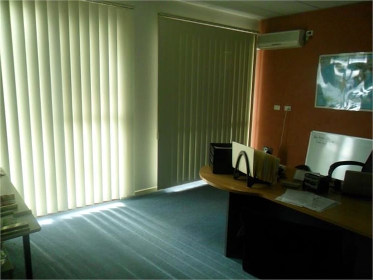 Click to view all images 1&2/2a Gloucester Avenue Berwick VIC 3806 - Image 2