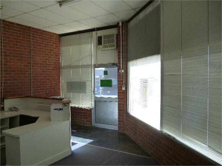 Click to view all images 90 Somerville Road Hampton Park VIC 3976 - Image 3