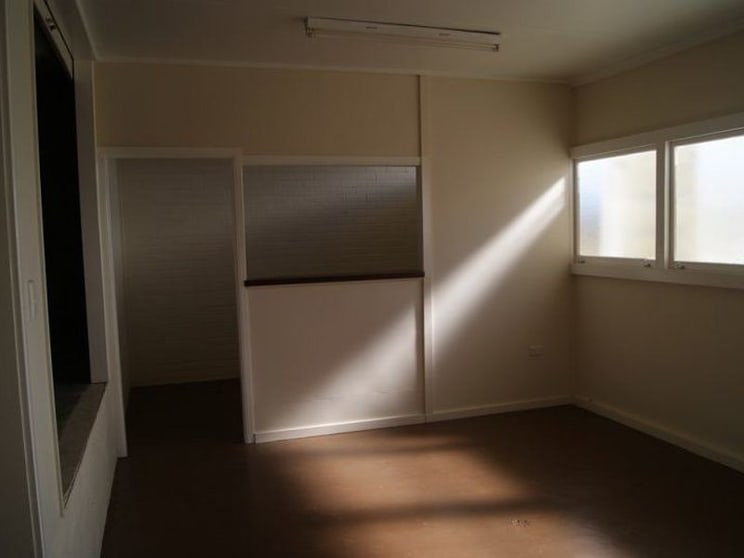 Click to view all images 10 Makepeace Street Rockville QLD 4350 - Image 3