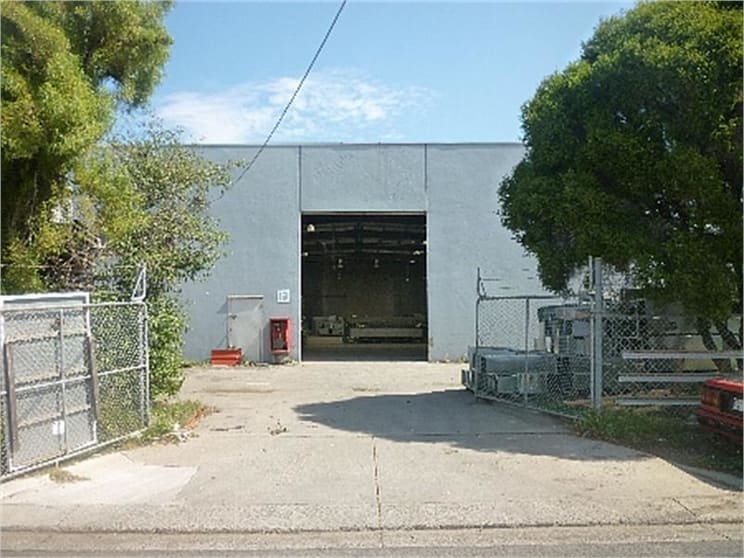 Click to view all images 13 Arvona Ave Sunshine North VIC 3020 - Image 1