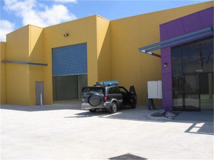 Click to view all images Unit 1, 12 Deblin Drive Narre Warren VIC 3805 - Image 2