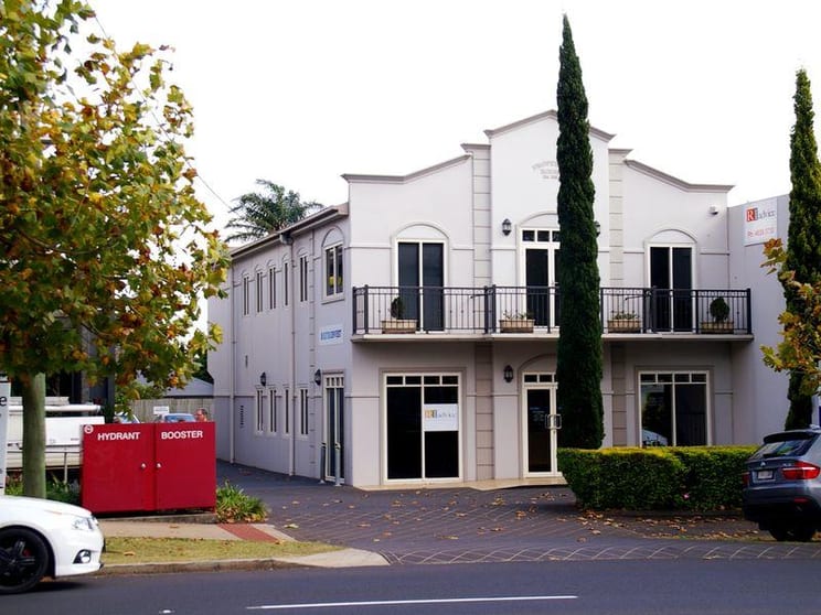 Click to view all images 193 Hume Street Toowoomba City QLD 4350 - Image 1