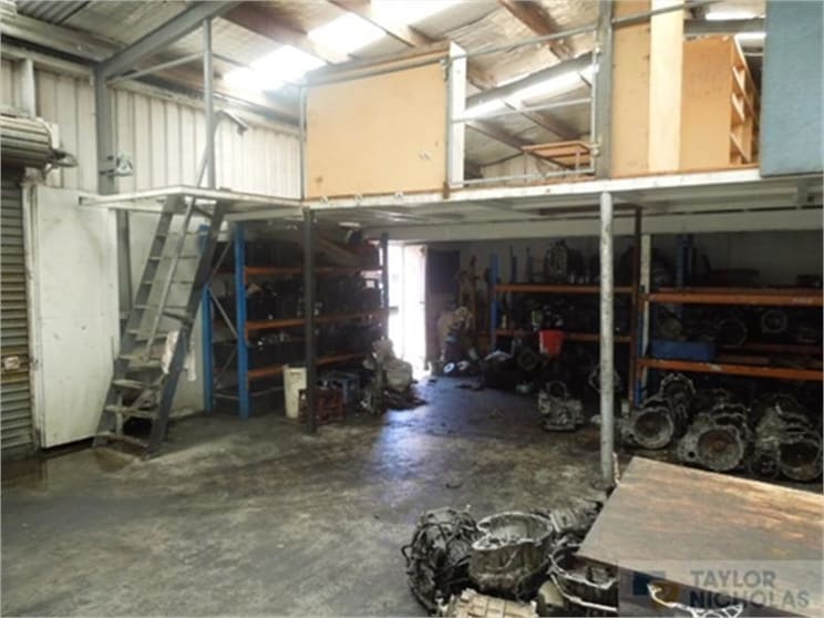 Click to view all images 4/120-122 Station Road Seven Hills NSW 2147 - Image 2