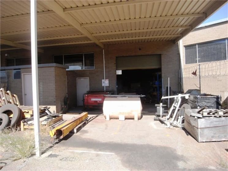 Click to view all images 4/2-14 Sheffield Road Welshpool WA 6106 - Image 2
