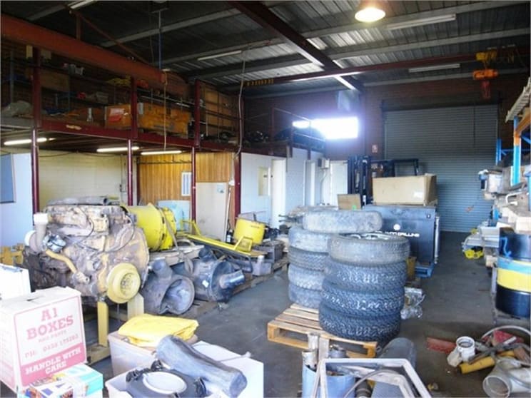 Click to view all images 4/2-14 Sheffield Road Welshpool WA 6106 - Image 3