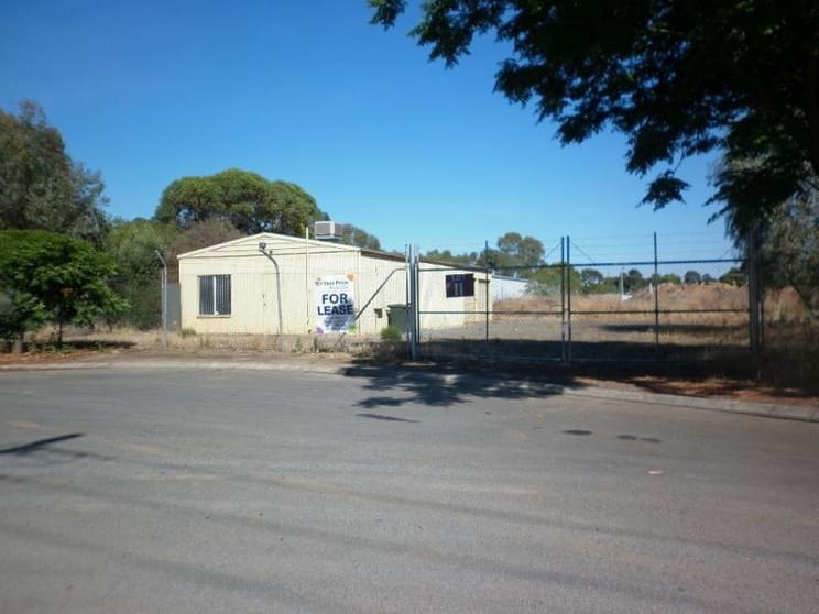 Click to view all images 11 Little Paxton Court Willaston SA 5118 - Image 2