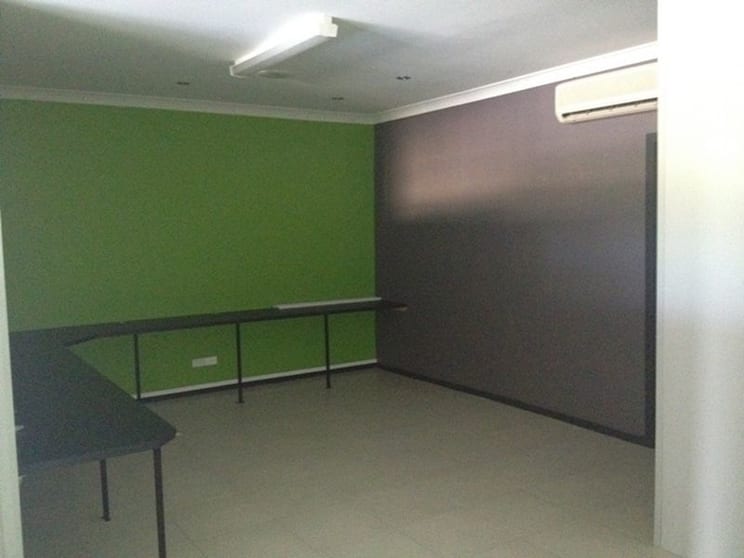 Click to view all images 85 Coronation Road Hillcrest QLD 4118 - Image 3