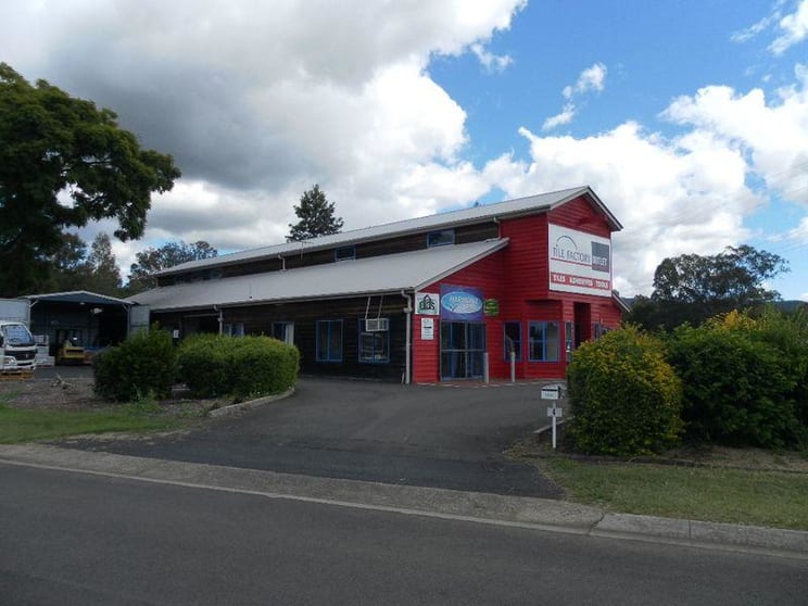 Click to view all images 4 O'Neils Road Withcott QLD 4352 - Image 1
