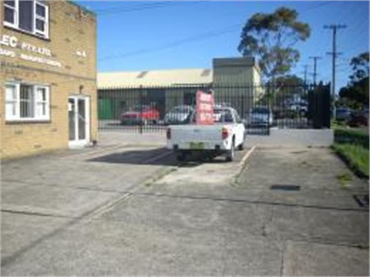 Click to view all images 8 Woodfield Boulevarde Caringbah NSW 2229 - Image 3