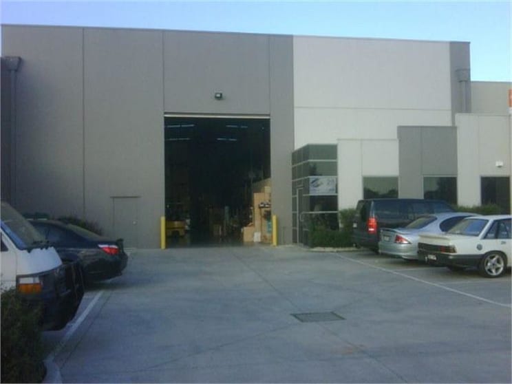 Click to view all images 28 Commercial Drive Lynbrook VIC 3975 - Image 1