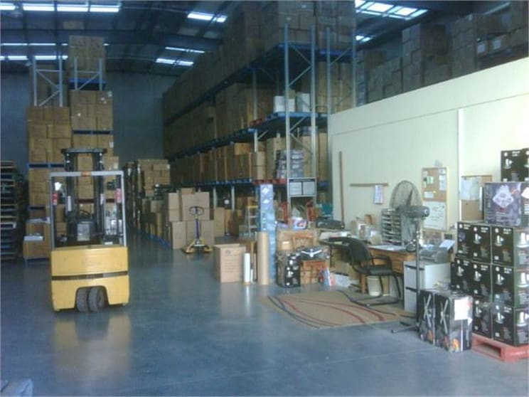 Click to view all images 28 Commercial Drive Lynbrook VIC 3975 - Image 2
