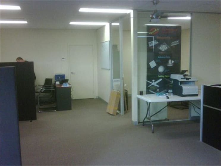 Click to view all images 28 Commercial Drive Lynbrook VIC 3975 - Image 3