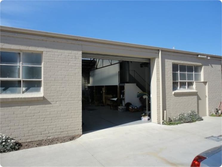 Click to view all images Unit 2 / 6 Wren Road Moorabbin VIC 3189 - Image 2
