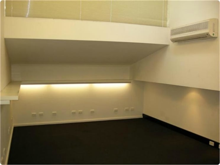 Click to view all images Unit 2 / 6 Wren Road Moorabbin VIC 3189 - Image 3