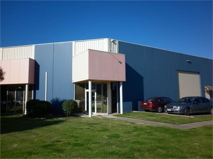 Click to view all images 3/1 Len Thomas Place Narre Warren VIC 3805 - Image 1