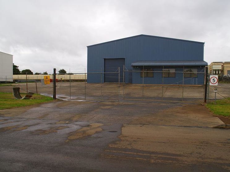 Click to view all images 12 Enterprise Street Wilsonton QLD 4350 - Image 2