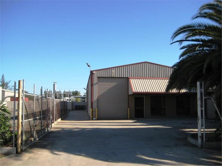 Click to view all images 50-52 Leeds Street Wingfield SA 5013 - Image 2