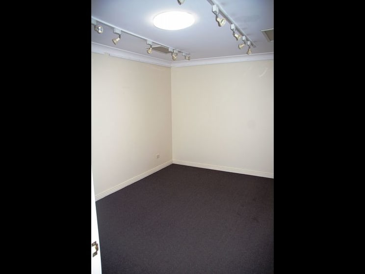 Click to view all images 324 Ruthven Street Toowoomba City QLD 4350 - Image 3