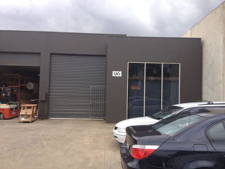 Click to view all images 96 Enterprise Avenue Berwick VIC 3806 - Image 3