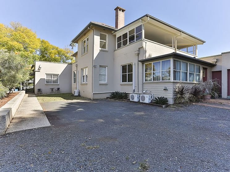 Click to view all images 2/137 Russell Street Toowoomba City QLD 4350 - Image 2