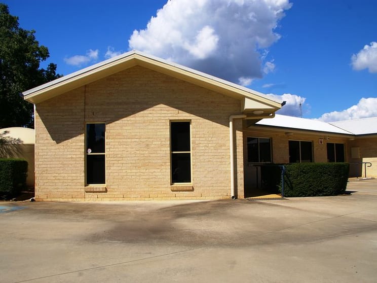 Click to view all images 2/98 Anzac Avenue Newtown QLD 4350 - Image 2