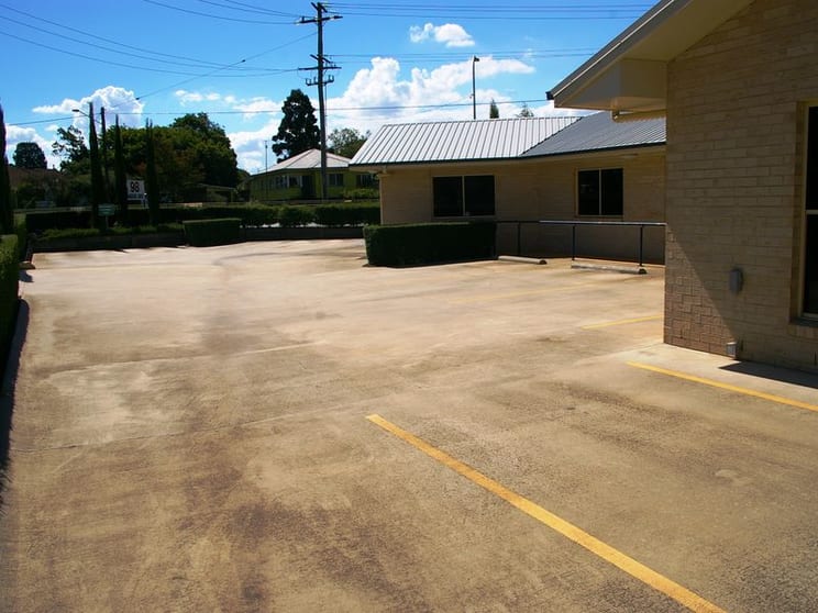 Click to view all images 98 Anzac Avenue Newtown QLD 4350 - Image 3