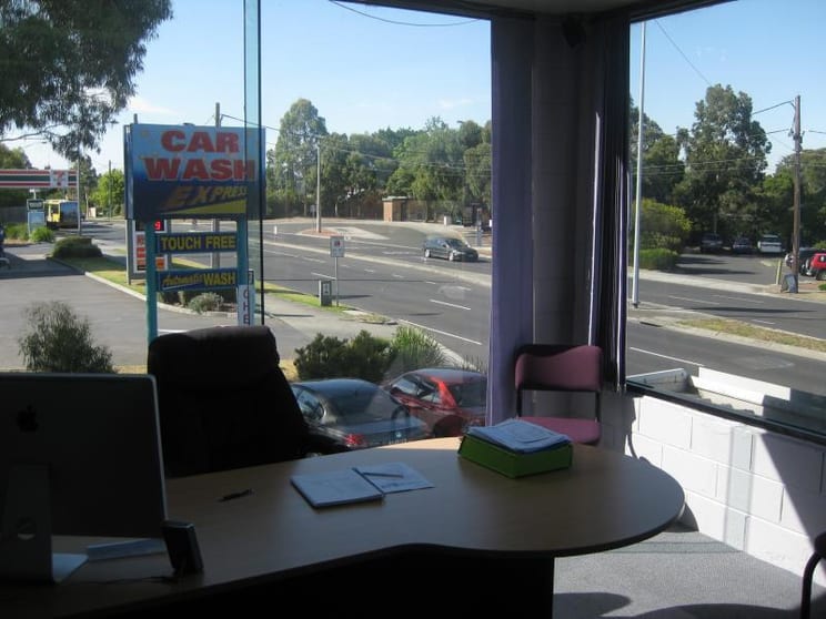 Click to view all images 75 Mitcham Road Donvale VIC 3111 - Image 3