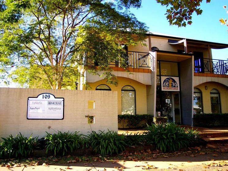 Click to view all images 4/109 Herries Street East Toowoomba QLD 4350 - Image 1