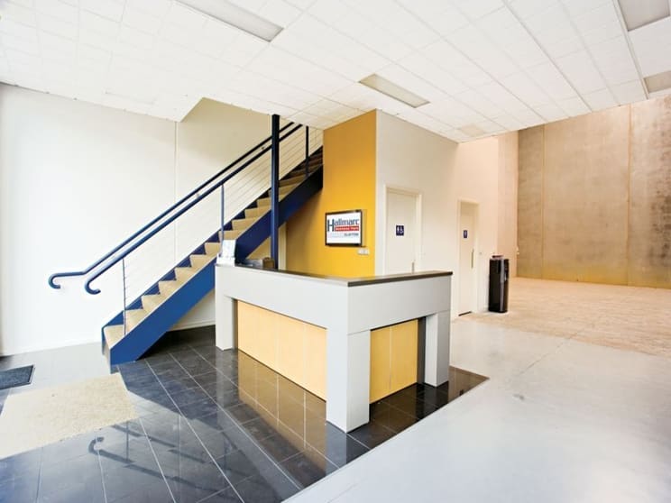 Click to view all images E12/2A Cnr Westall & Centre Road Clayton VIC 3168 - Image 2