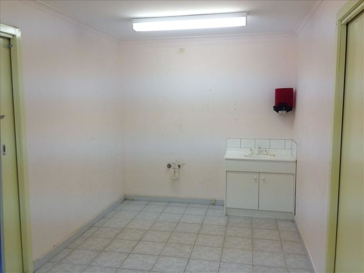 Click to view all images 3 Sandown Road Springvale VIC 3171 - Image 3
