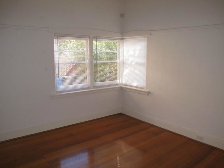 Click to view all images 595a Hampton Street Hampton VIC 3188 - Image 2