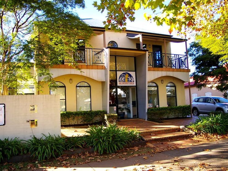 Click to view all images 1/109 Herries Street East Toowoomba QLD 4350 - Image 1